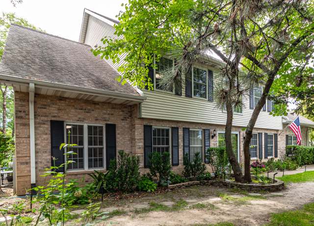 Property at 1558 Laurel Oaks Dr, Streamwood, IL 60107, 3 beds, 2.5 baths