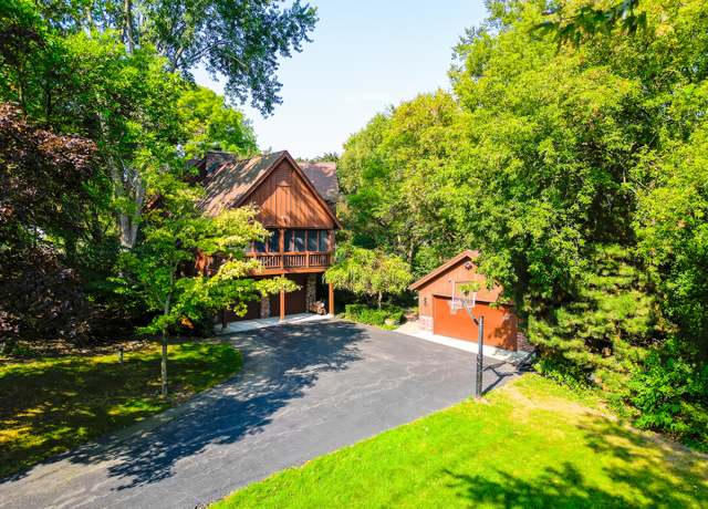 Property at 608 N Maple St, Prospect Heights, IL 60070, 5 beds, 3 baths