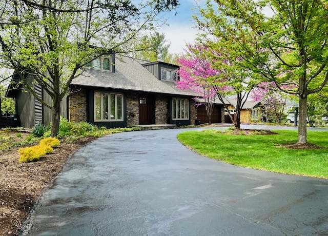 Property at 8224 Independence Dr, Willow Springs, IL 60480, 3 beds, 3.5 baths