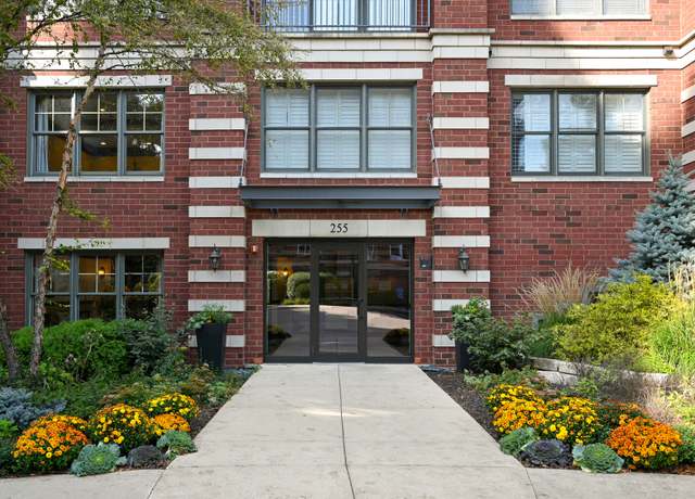 Property at 255 E Liberty Dr #301, Wheaton, IL 60187, 2 beds, 2 baths