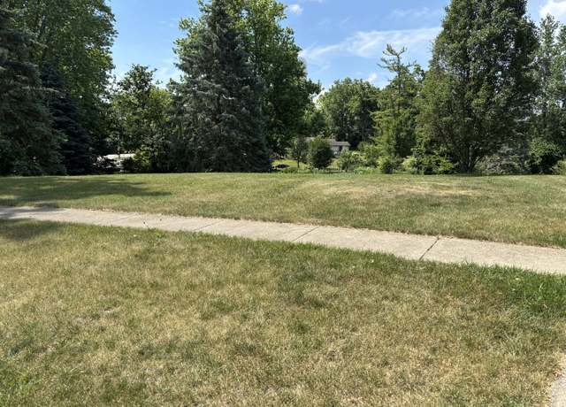 Property at 832 Oak Manor Dr, Marengo, IL 60152