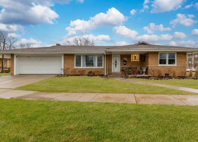 Property at 5549 W 102nd St, Oak Lawn, IL 60453, 3 beds, 2 baths