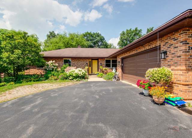 Property at 246 N Greenleaf St, Gurnee, IL 60031, 4 beds, 2.5 baths