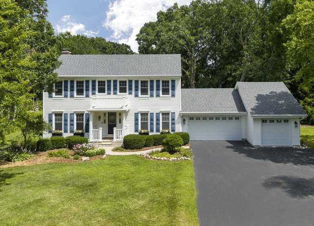 Property at 1768 White Fence Ln, Libertyville, IL 60048, 4 beds, 2.5 baths