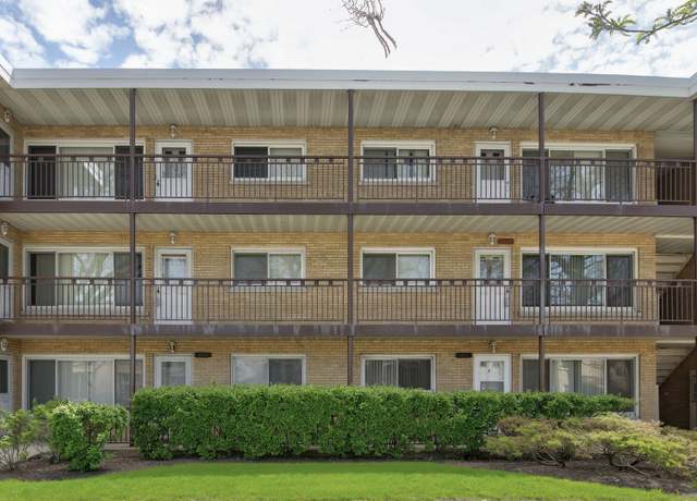 Property at 4911 N Harlem Ave #3, Chicago, IL 60656, 3 beds, 2 baths