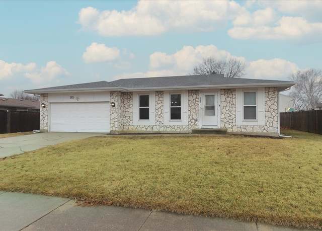 Property at 95 Wedgewood Dr, South Elgin, IL 60177, 3 beds, 2 baths