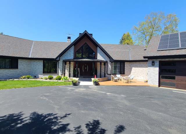 Property at 32 Braeburn Ln, Barrington Hills, IL 60010, 5 beds, 5.5 baths