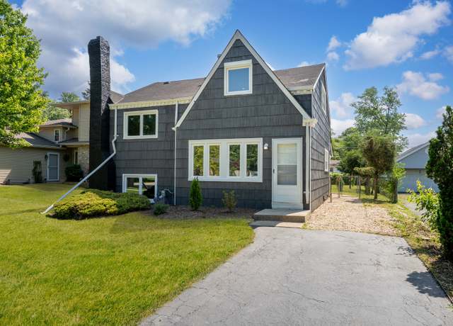 Property at 4025 Williams St, Downers Grove, IL 60515, 4 beds, 2 baths