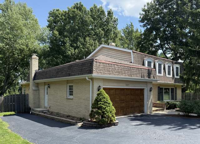 Property at 1960 Pinehurst Ct, Libertyville, IL 60048, 4 beds, 2.5 baths