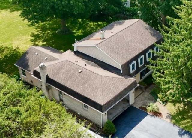 Property at 1960 Pinehurst Ct, Libertyville, IL 60048, 4 beds, 2.5 baths