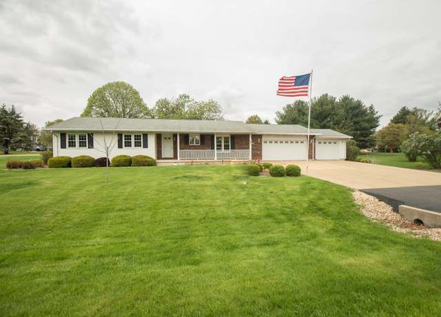 Property at 3802 E 17th St, Sterling, IL 61081, 3 beds, 2 baths
