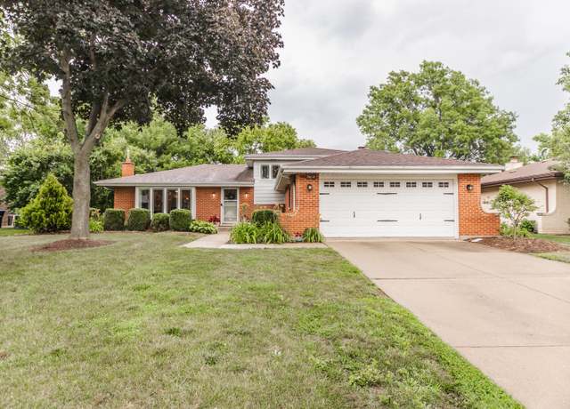 Property at 7613 Stratford Pl, Darien, IL 60561, 3 beds, 2 baths