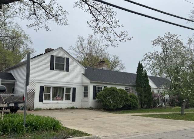 Property at 1010 E Illinois St, Wheaton, IL 60187, 5 beds, 2 baths