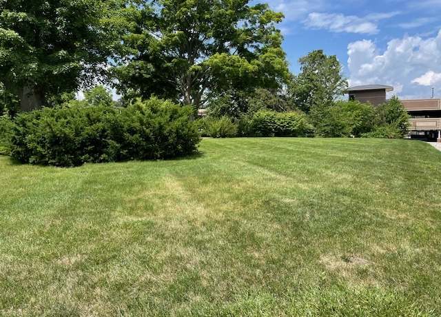 Property at 212 W Maple Ave, Libertyville, IL 60048