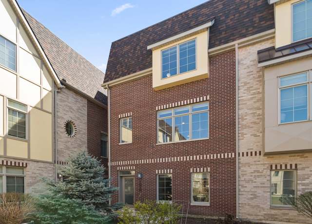 Property at 1020 Cedar Ct, Oak Park, IL 60302, 3 beds, 3.5 baths