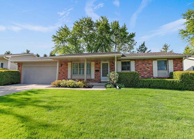 Property at 2206 Highland Dr, Sycamore, IL 60178, 3 beds, 2.5 baths