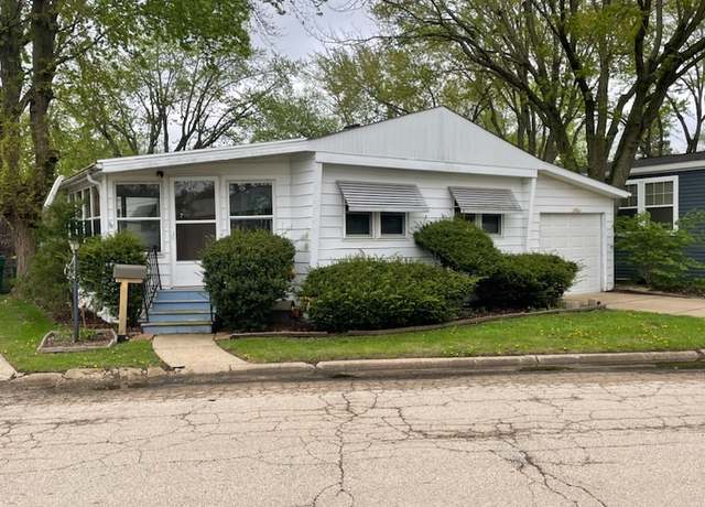 Property at 1101 Lakewood Rd, Elgin, IL 60123, 2 beds, 1.5 baths