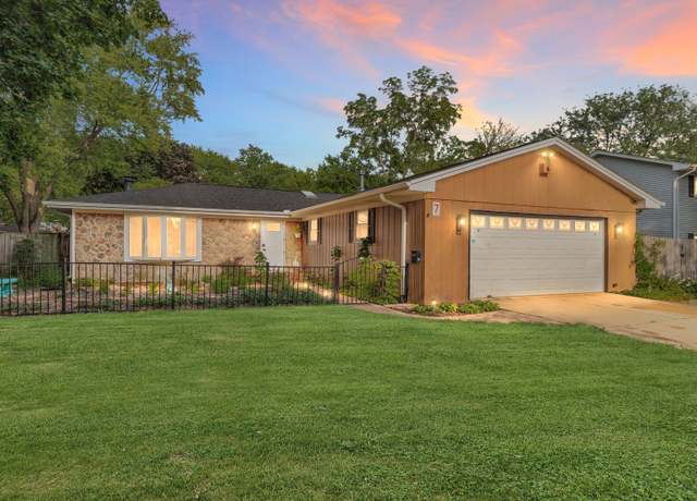 Property at 7 Walnut Dr, North Aurora, IL 60542, 3 beds, 2 baths