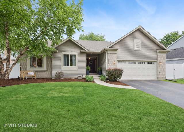Property at 1373 Loch Lomond Dr, Crystal Lake, IL 60014, 3 beds, 2 baths