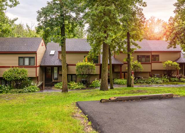 Property at 41 Spring Creek Ln, Galena, IL 61036, 2 beds, 2 baths