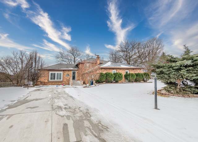 Property at 8821 W 100th St St, Palos Hills, IL 60465, 5 beds, 2 baths