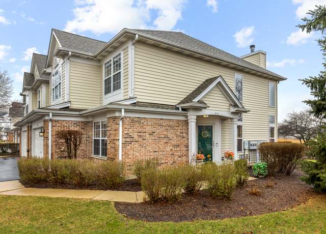 Property at 910 Waterford Ln, Elk Grove Village, IL 60007, 3 beds, 2.5 baths