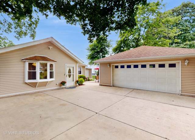 Property at 1385 E Forest Ave, Des Plaines, IL 60018, 3 beds, 1 bath