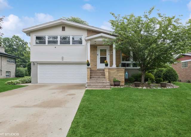Property at 115 S We Go Trl, Mount Prospect, IL 60056, 3 beds, 2 baths