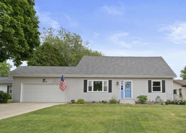 Property at 1602 Pebblewood Dr, Sycamore, IL 60178, 4 beds, 2.5 baths
