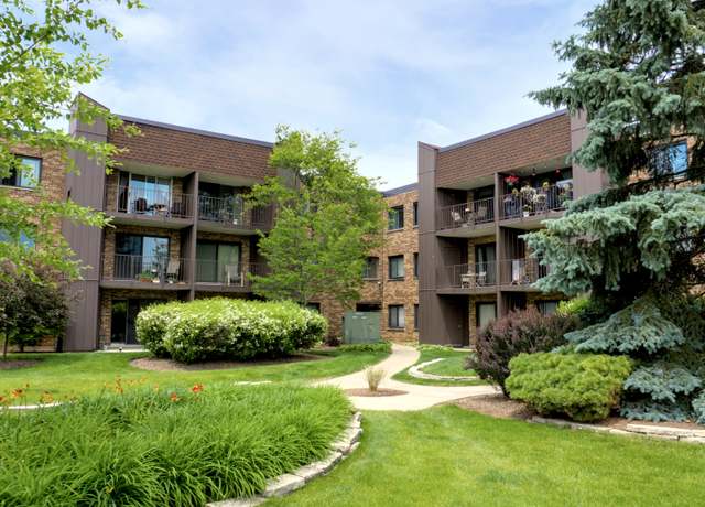 Property at 522 E Algonquin Rd #302, Schaumburg, IL 60173, 2 beds, 2 baths