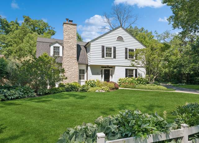 Property at 251 Ravine Forest Dr, Lake Bluff, IL 60044, 4 beds, 2.5 baths