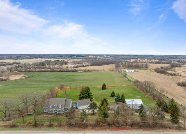 Property at 6659 Buckby Rd, Lake Geneva, WI 53147, 6 beds, 4.5 baths