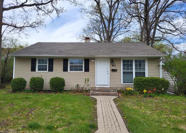 Property at 431 Whittier Ln, Mundelein, IL 60060, 3 beds, 1.5 baths