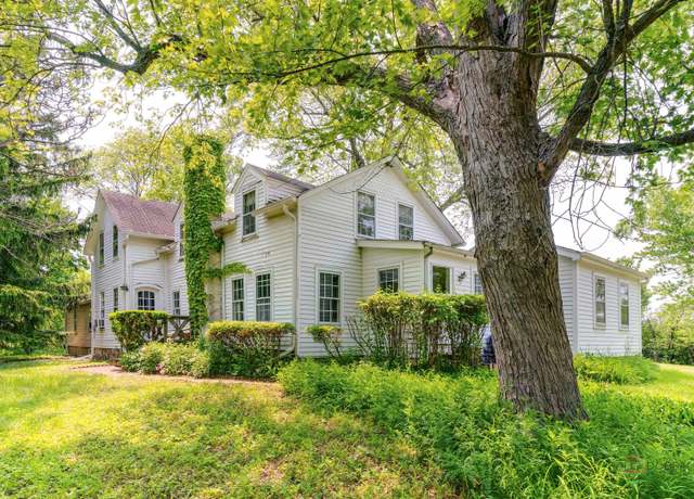 Property at 30128 N Saint Marys Rd, Libertyville, IL 60048, 5 beds, 3 baths