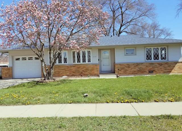 Property at 546 Landmeier Rd, Elk Grove Village, IL 60007, 3 beds, 2 baths