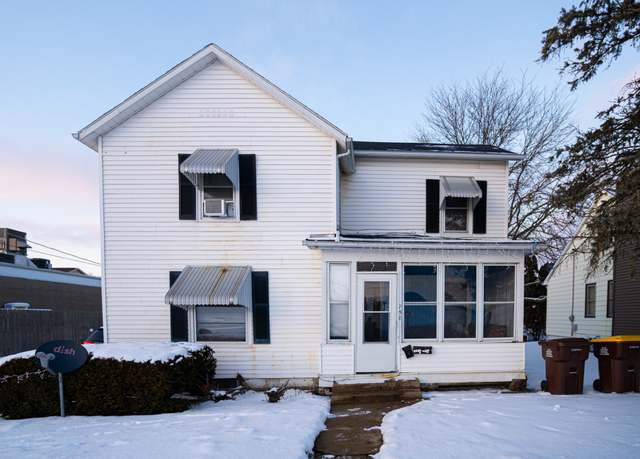 Property at 758 W Moseley St, Freeport, IL 61032, 4 beds, 2.5 baths