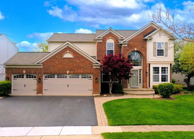 Property at 4 Benton Ct, Algonquin, IL 60102, 5 beds, 3.5 baths