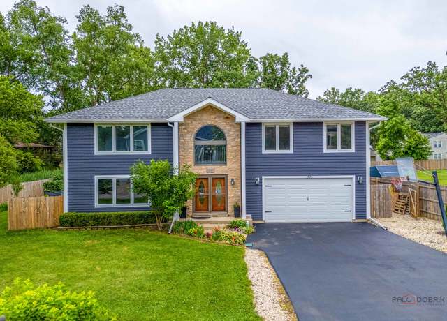 Property at 520 Quassey Ave, Lake Bluff, IL 60044, 4 beds, 4 baths