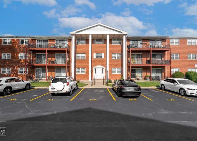 Property at 6135 W 94th St Unit B1, Oak Lawn, IL 60453, 1 bed, 1 bath