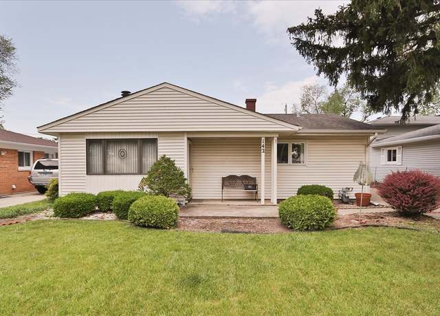 Property at 142 W Wayne Pl, Wheeling, IL 60090, 2 beds, 1 bath
