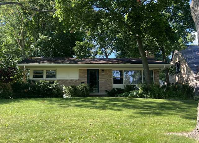 Property at 765 Northmoor Rd, Lake Forest, IL 60045, 3 beds, 2 baths