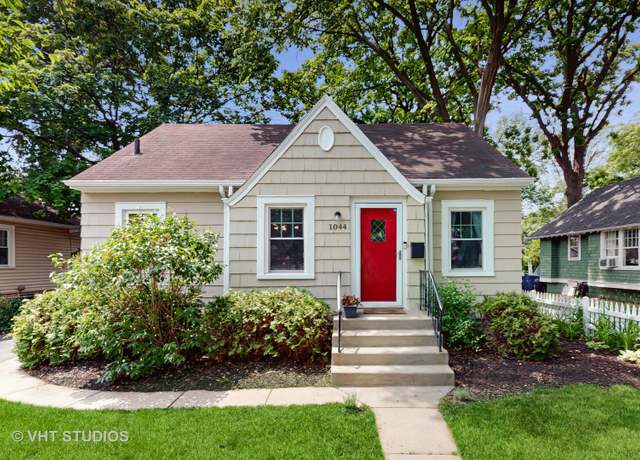 Property at 1044 Chestnut St, Deerfield, IL 60015, 3 beds, 2 baths