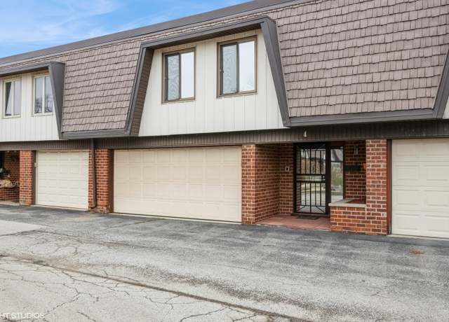 Property at 4 Cour La Salle Ct, Palos Hills, IL 60465, 2 beds, 1.5 baths