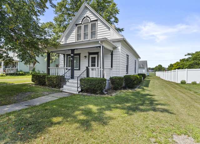Property at 307 N Meadow St, Grant Park, IL 60940, 3 beds, 2 baths