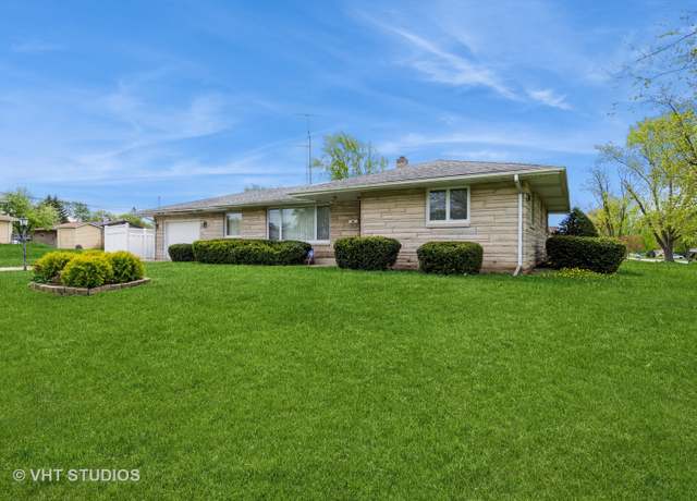 Property at 930 Sheila Dr, Joliet, IL 60435, 3 beds, 1.5 baths