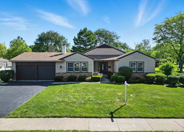 Property at 954 W Peregrine Dr, Palatine, IL 60067, 4 beds, 2.5 baths