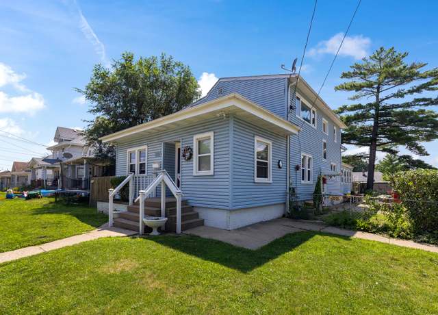 Property at 2303 9th St, Rockford, IL 61104, 6 beds, 2 baths