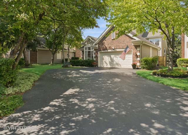 Property at 2040 N Dunhill Ct, Arlington Heights, IL 60004, 3 beds, 2.5 baths