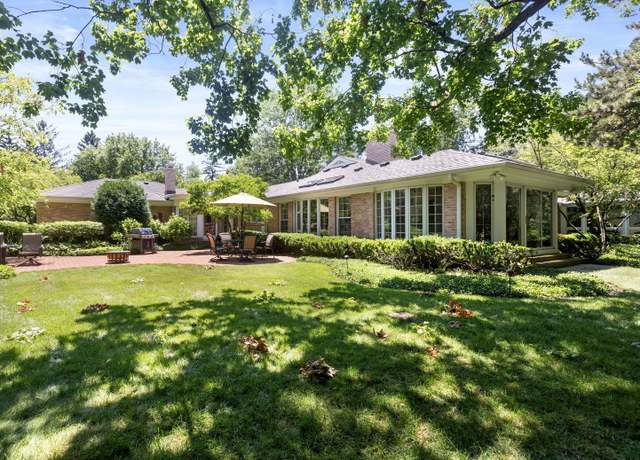 Property at 694 S Ridge Rd, Lake Forest, IL 60045, 4 beds, 5 baths