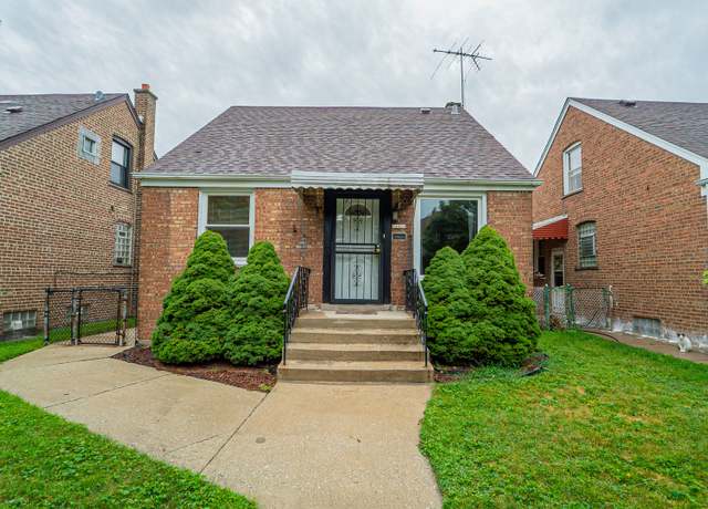 Property at 11318 S Avenue J, Chicago, IL 60617, 3 beds, 1.5 baths